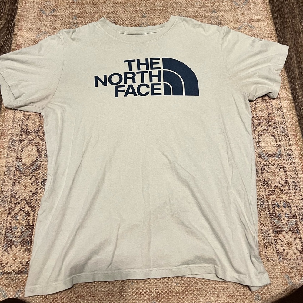 Men’s light blue size large North Face tshirt